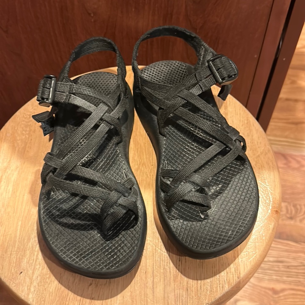 Chaco women’s black fabric strap sandals